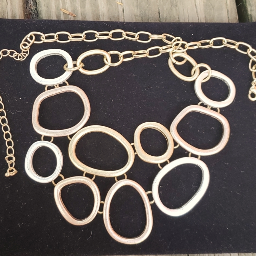 Tricolor statement necklace